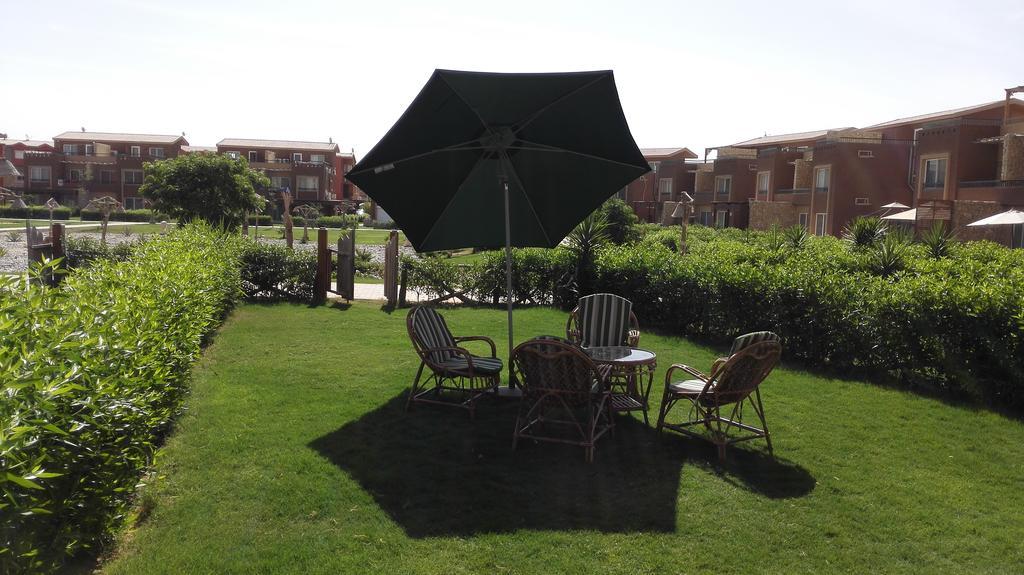 Three-Bedroom Garden Chalet At Marina Wadi Degla For Families Ain Sukhna Habitación foto