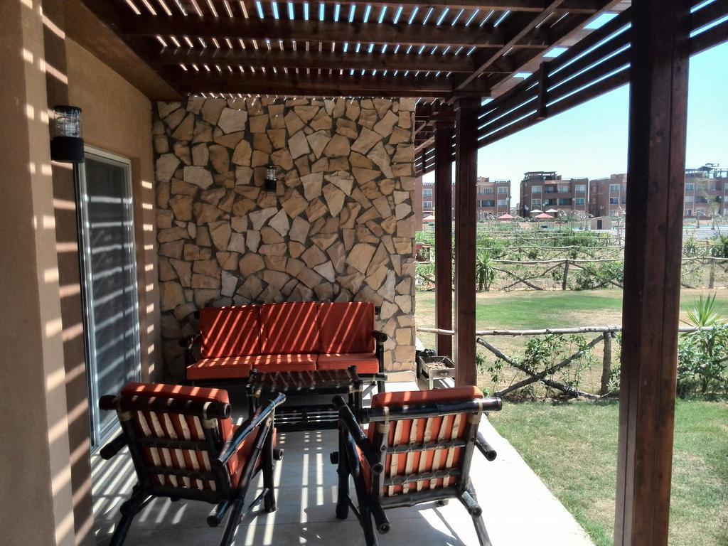 Three-Bedroom Garden Chalet At Marina Wadi Degla For Families Ain Sukhna Habitación foto